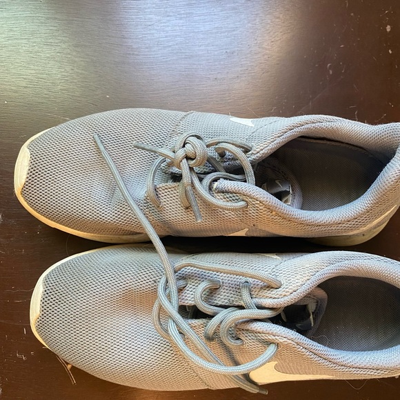 Women’s Nike shoes - Picture 2 of 3